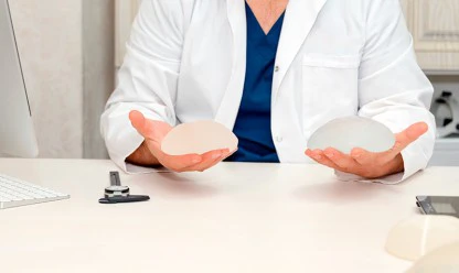 Cirurgia de silicone tem risco?